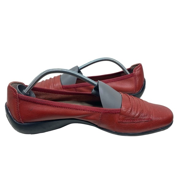 ARRAY Willow Flats 9.5W‎ Slip on Loafers Pleated Front Metal Accents Deep Red - Picture 5 of 12